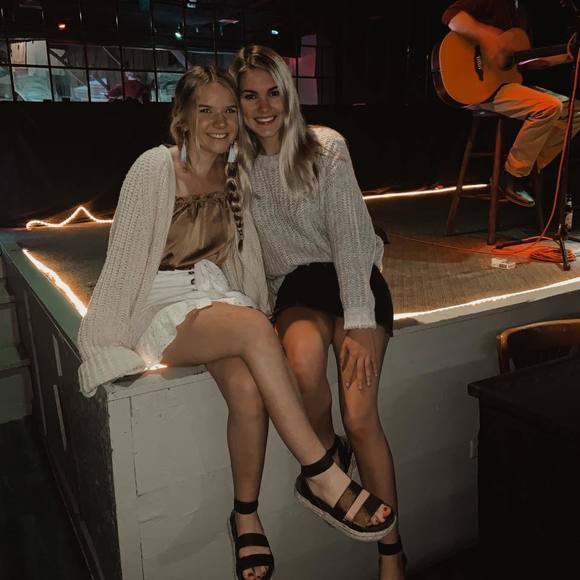 Meet your Posher, Lexie - Picture 1 of 1